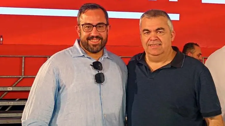 Javier Rem&iacute;rez y Santos Cerd&aacute;n, durante el acto del PSOE celebrado este domingo en la localidad sevillana de Dos Hermanas.