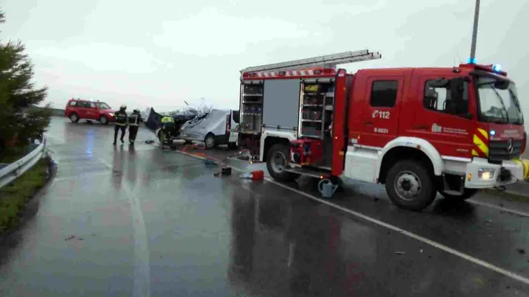 El conductor de la furgoneta ha tenido que ser desatrapado.
BOMBEROS DE NAVARRA
