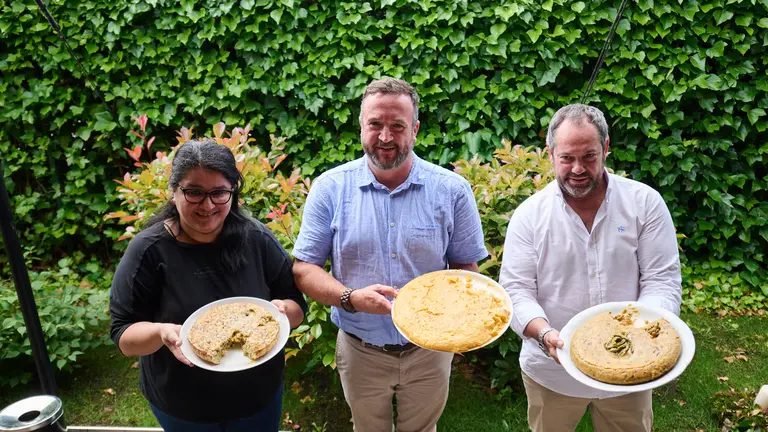 Entrega de premios del Concurso de Tortillas de la 6&ordf; Semana de la Tortilla de Navarra organizada por la Asociaci&oacute;n de Hosteler&iacute;a de Navarra. PABLO LASAOSA