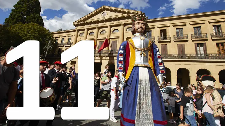 Salida de la Comparsa de Gigantes y Cabezudos por las calles de Pamplona con motivo de la celebraci&oacute;n del d&iacute;a del Privilegio de la Uni&oacute;n de los tres burgos de la ciudad. I&Ntilde;IGO ALZUGARAY