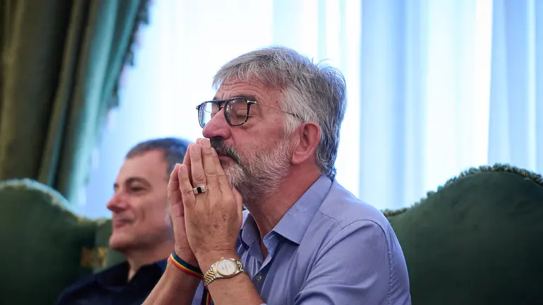 Koldo Mart&iacute;nez durante la celebraci&oacute;n del pleno del Ayuntamiento de Pamplona. PABLO LASAOSA
