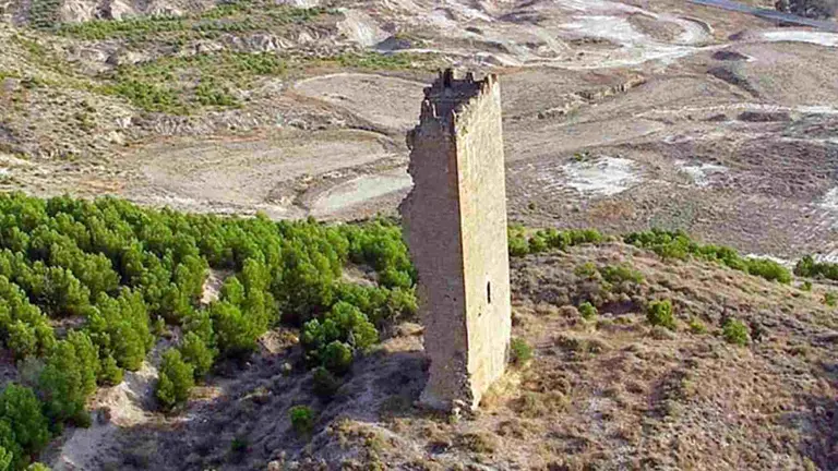 La Torre de Santacara es el &uacute;ltimo vestigio de lo que fue una importante fortaleza defensiva del Reino de Navarra. AYUNTAMIENTO DE SANTACARA