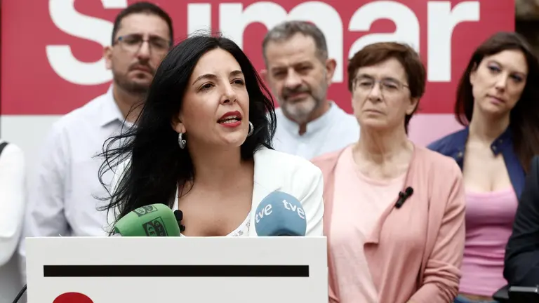 La candidata al Congreso de los Diputados por Sumar en Navarra, Idoia Villanueva (i), ha trasladado este jueves la apuesta de su grupo por los derechos sociales y las libertades de la ciudadan&iacute;a as&iacute; como por la pluralidad present&aacute;ndose como un actor necesario en la lucha contra el bipartidismo. Lo ha hecho durante el acto de presentaci&oacute;n de la candidatura de Sumar al Congreso y al Senado con Edurne Eguino (d) a la cabeza. EFE/ Jes&uacute;s Diges