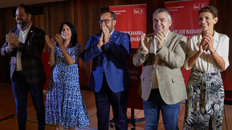 La secretaria general del PSN y candidata la Presidencia del Gobierno de Navarra, Mar&iacute;a Chivite, acompa&ntilde;a al secretario de Organizaci&oacute;n del PSOE y candidato al Congreso, Santos Cerd&aacute;n, y al candidato al Senado, Javier Rem&iacute;rez, en el acto de presentaci&oacute;n de las candidaturas socialistas al Congreso y al Senado. I&Ntilde;IGO ALZUGARAY