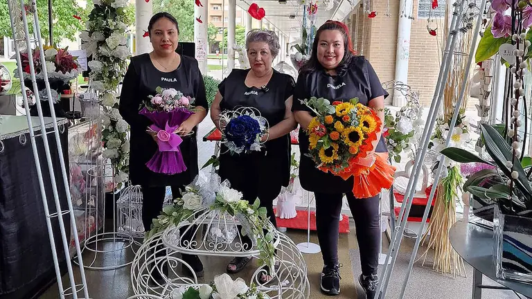 La Florister&iacute;a P&eacute;talos entra en una nueva etapa gracias a una historia de amistad y relevo generacional. CEDIDA