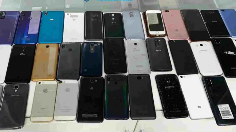 Los tel&eacute;fonos m&oacute;viles interceptados presentan un aparente buen estado de concervaci&oacute;n. POLIC&Iacute;A MUNICIPAL DE PAMPLONA