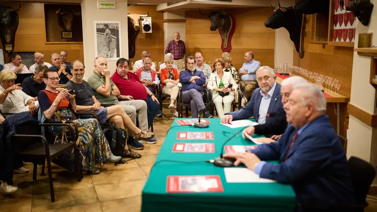 Presentaci&oacute;n de la revista del Club Taurino Pamplona 2023. Pablo Lasaosa