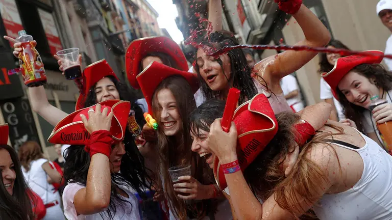Ambiente en la Plaza del Ayuntamiento durante el Chupinazo de los Sanfermines de 2018 SUSANA VERA / ARCHIVO