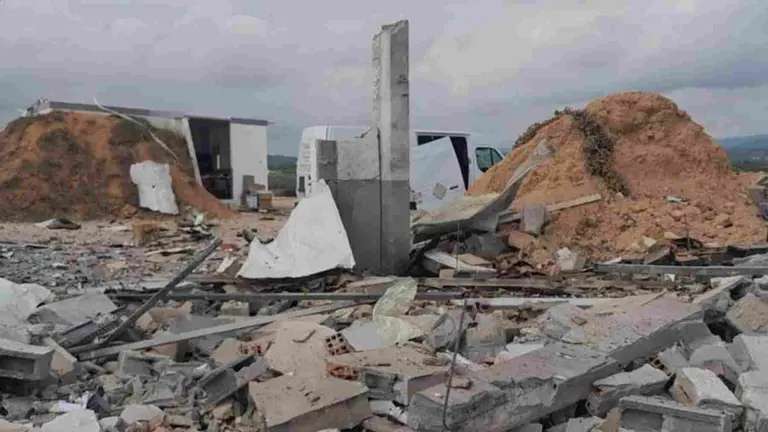 Las instalaciones de la Pirot&eacute;cnica han quedado destrozadas. CONSORCIO PROVINCIAL DE BOMBEROS DE VALENCIA