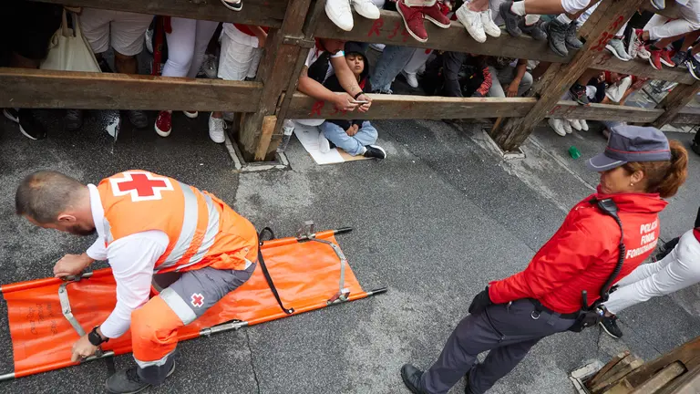 Primer encierro de San Ferm&iacute;n 2023 con toros de la ganader&iacute;a de la Palmosilla en el tramo de Telef&oacute;nica. I&Ntilde;IGO ALZUGARAY