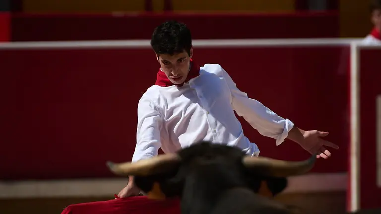 Tentadero connovillos del hierro navarro de Hermanas Azcona para los novilleros Nabil Essaouari &ldquo;El Moro&rdquo;, Bruno Mart&iacute;nez, Pablo Hern&aacute;ndez y Aar&oacute;n Navas, dirigidos por el matador de toros retirado D&aacute;vila Miura. PABLO LASAOSA