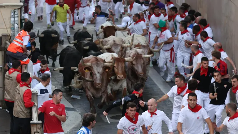 Sexto encierro de los sanfermines este mi&eacute;rcoles, en Pamplona, con toros de la ganader&iacute;a de Jandilla, un recorrido limpio de 2 minutos y 31 segundos de duraci&oacute;n. EFE/ Villar Lopez