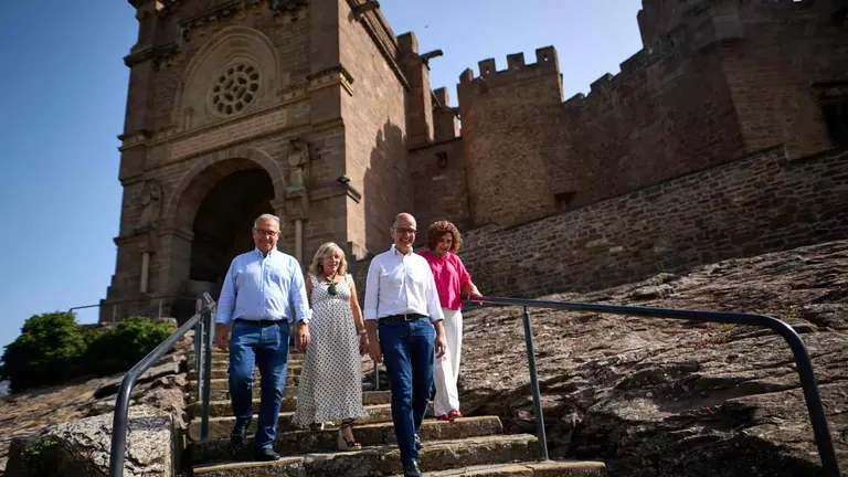 Enrique MAya, Mar&iacute;a Caballero, ALberto Catal&aacute;n y Yolanda Ib&aacute;&ntilde;ez en el castillo de Javier. UPN