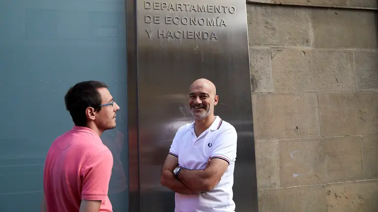 Convocatoria de rueda de prensa del candidato de Vox al Congreso por Navarra, Eduardo Guti&eacute;rrez de Cabiedes, para hablar sobre materia fiscal con ausencia total de medios de comunicaci&oacute;n. I&Ntilde;IGO ALZUGARAY