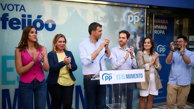 El presidente del PP de Navarra, Javier Garc&iacute;a, y los candidatos al Congreso y al Senado, Sergio Sayas y Amelia Salanueva, cierran la campa&ntilde;a electoral en la sede del PP. PABLO LASAOSA