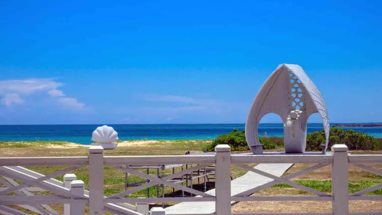 Vistas del restaurante Origen, de EL Molino de Urd&aacute;noz, que el chef navarro, David Y&aacute;rnoz ha abierto en la isla de Penghu, en Taiw&aacute;n.