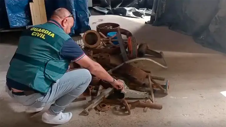 La Guardia Civil ha localizado el material que los ladrones hab&iacute;an vendido como chatarra. GUARDIA CIVIL