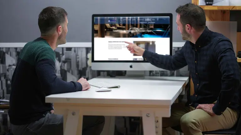 Iñaki y Mikel Lizaso, propietarios de la empresa Navarra Navagua, especializada en el tratamiento de agua. CEDIDA