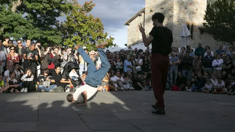 Espect&aacute;culo de danza en el Caballo Blanco de Pamplona. - AYUNTAMIENTO DE PAMPLONA