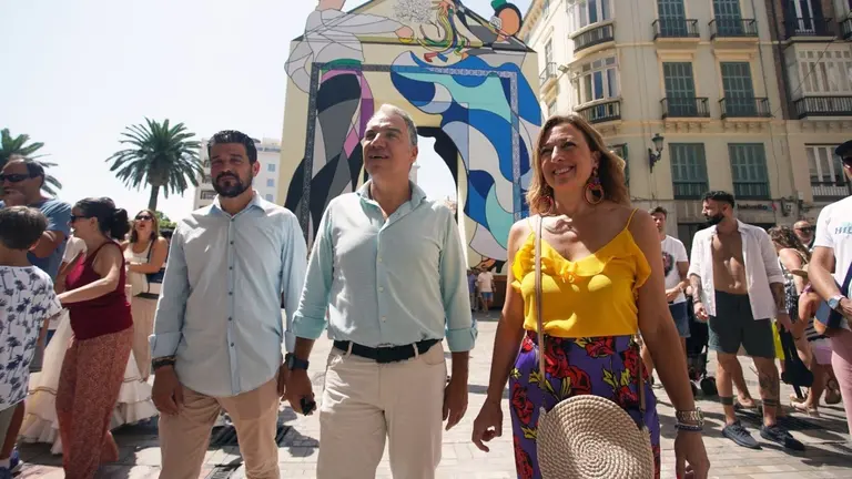 El coordinador general del PP, El&iacute;as Bendodo, este lunes en la Feria de M&aacute;laga, donde ha atendido a los medios. - &Aacute;LEX ZEA/EUROPA PRESS