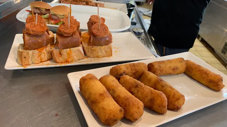 Platos de pinchos en el bar de Ab&aacute;igar. Navarra.com