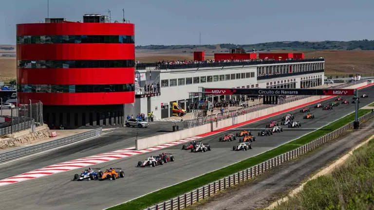 Circuito de Navarra; salida de una carrera.