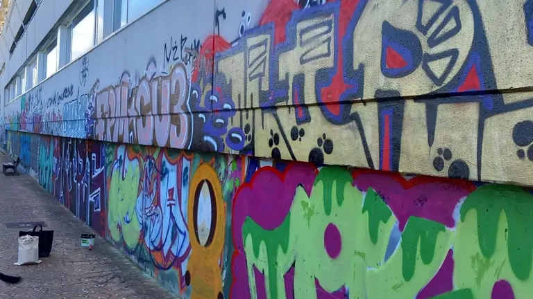 Pintadas en la A.D. San Juan. - POLIC&Iacute;A MUNICIPAL DE PAMPLONA