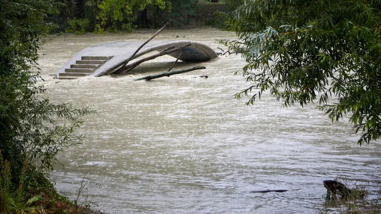 Paso de las tormentas asociadas a la DANA (Depresi&oacute;n Aislada en Niveles Altos) que est&aacute; cruzando la pen&iacute;nsula por las calles de Pamplona. I&Ntilde;IGO ALZUGARAY