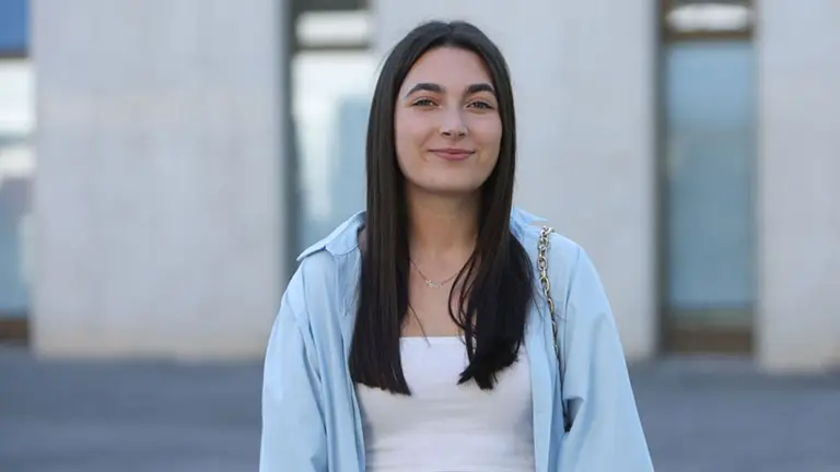 Lorena Bea Rem&iacute;rez, en el Campus de Arrosadia de la UPNA. CEDIDA