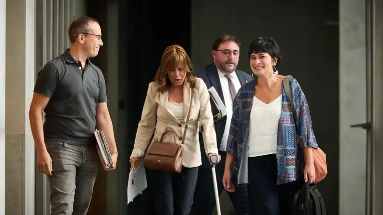 Mikel Zabaleta, Laura Aznal, Uxue Barkos y Unai Hualde a su llegada a la Mesa y Junta de Portavoces. PABLO LASAOSA