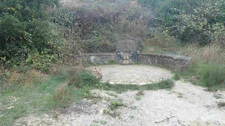 Fuente Reniega en el alto de El Perd&oacute;n.