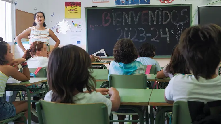 Imagen de archivo de ni&ntilde;os en el primer d&iacute;a de la vuelta al colegio. 
EFE/ R. Garc&iacute;a