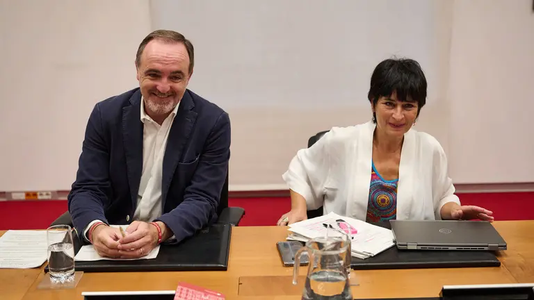 Esparza y Aznal durante la Mesa y Junta de Portavoces. PABLO LASAOSA