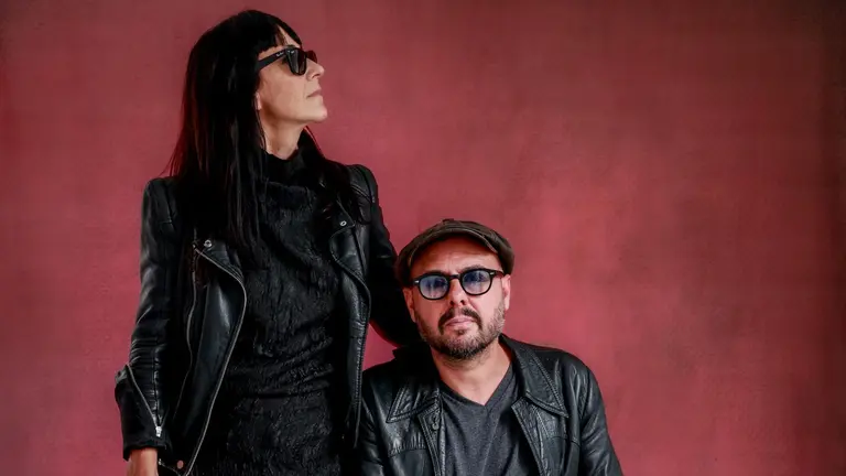 Los cantantes de 'El Columpio Asesino' Cristina Mart&iacute;nez y &Aacute;lbaro Arizaleta posan para Europa Press, a 18 de septiembre de 2023, en Madrid (Espa&ntilde;a). - Ricardo Rubio - Europa Press