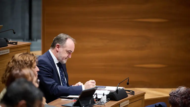 Javier Esparza durante el primer pleno de la legislatura. PABLO LASAOSA