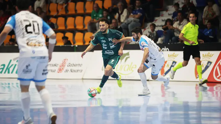 Partido entre Osasuna Xota y Nois FS en el pabell&oacute;n Anaitasuna de Pamplona. @CDXOTA.