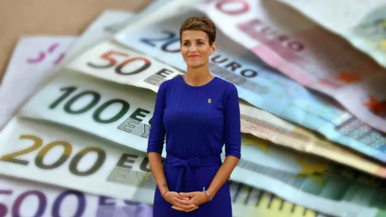 Fotomontaje de Mar&iacute;a Chivite sobre un fajo de billetes.