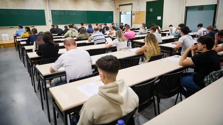 863 personas aspiran a conseguir una de las 100 plazas de la oposición a Policía Foral. PABLO LASAOSA