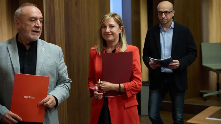 El consejero de Econom&iacute;a y Hacienda y de Universidad, Innovaci&oacute;n y Transformaci&oacute;n Digital, Juan Cruz Cigudosa Garc&iacute;a, la portavoz del Gobierno de Navarra y consejera de Interior, Funci&oacute;n P&uacute;blica y Justicia, Amparo L&oacute;pez Antelo, y el director General del Observatorio de la Realidad Social, de Planificaci&oacute;n y de Evaluaci&oacute;n de Pol&iacute;ticas Sociales, Txerra Garc&iacute;a de Eulate, comparecen en rueda de prensa para informar de los asuntos tratados en la sesi&oacute;n del Gobierno foral. I&Ntilde;IGO ALZUGARAY