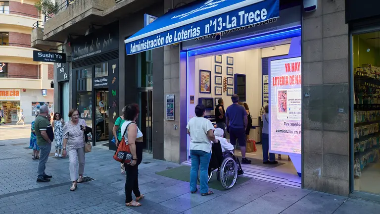 Administraci&oacute;n de Loter&iacute;as n&ordm; 13 en la calle Tudela de Pamplona. I&Ntilde;IGO ALZUGARAY