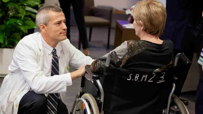 Personal del programa de atenci&oacute;n integral a personas con enfermedades avanzadas. FUNDACI&Oacute;N "la CAIXA".