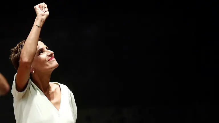 La socialista Mar&iacute;a Chivite se ha convertido este martes en la tercera mujer en acceder a la presidencia del Gobierno de Navarra y en la primera en ostentar un segundo mandato, en este caso de manera consecutiva, que por quinta ocasi&oacute;n asume un representante del PSN. Chivite, al frente de un Gobierno tripartito que integra a PSN, Geroa Bai (PNV y Socialverdes) y Contigo Zurekin (Podemos, Izquierda Unida y Batzarre), y que ha necesitado de la abstenci&oacute;n de EH Bildu para obtener m&aacute;s votos a favor que en contra de los 50 esca&ntilde;os del Parlamento foral, es la novena persona en ostentar la presidencia de Navarra en la etapa democr&aacute;tica. EFE/ Jes&uacute;s Diges