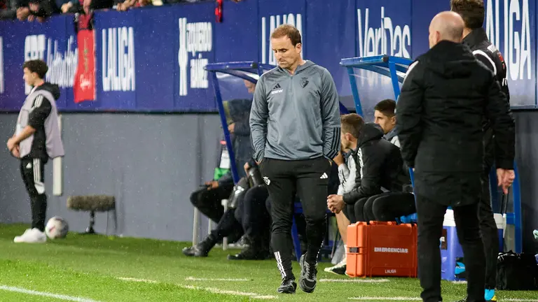 Jagoba Arrasate (entrenador CA Osasuna) durante el partido de La Liga EA Sports entre CA Osasuna y Granada CF disputado en el estadio de El Sadar en Pamplona. I&Ntilde;IGO ALZUGARAY
