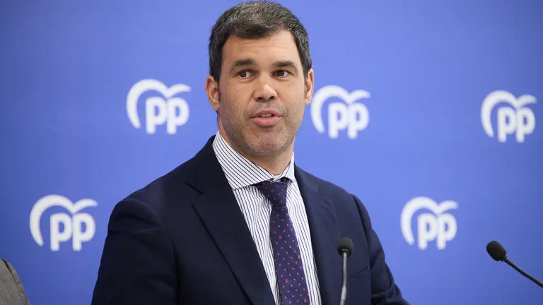 El presidente del PP de Navarra, Javier Garc&iacute;a, y el diputado por Navarra, Sergio Sayas, ofrecen una rueda de prensa para mostrar el posicionamiento del partido en diferentes asuntos de actualidad. I&Ntilde;IGO ALZUGARAY