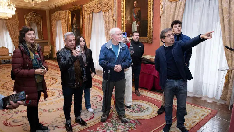 El Ayuntamiento recibe a una delegaci&oacute;n de medios de comunicaci&oacute;n estadounidenses que visita Navarra para conocer productos con denominaci&oacute;n de origen. AYUNTAMIENTO DE PAMPLONA