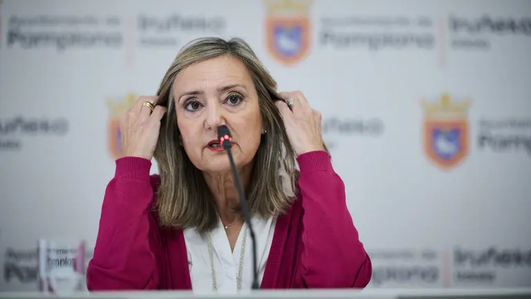 La alcaldesa, Cristina Ibarrola, ofrece una rueda de prensa para informar sobre los asuntos tratados en la Junta de Gobierno Local. PABLO LASAOSA