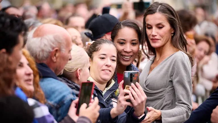 La Reina Letizia visita Tudela con motivo del festival de cine 'Ópera Prima' en su edición de 2023. PABLO LASAOSA