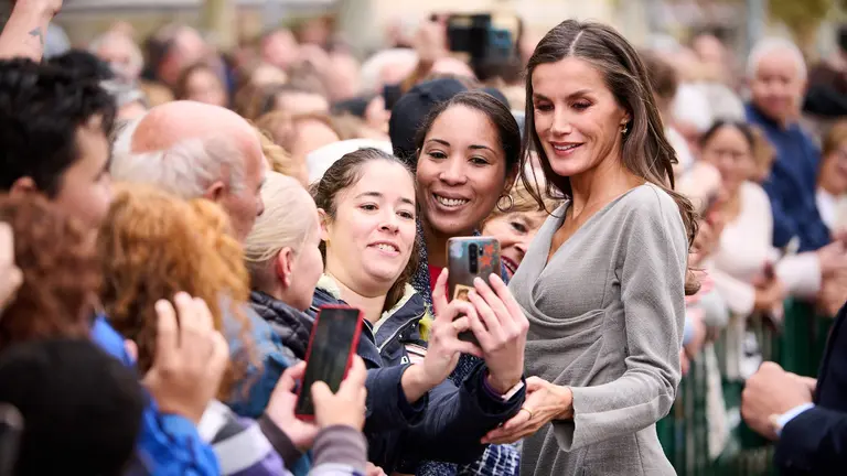 La Reina Letizia visita Tudela con motivo del festival de cine '&Oacute;pera Prima' en su edici&oacute;n de 2023. PABLO LASAOSA