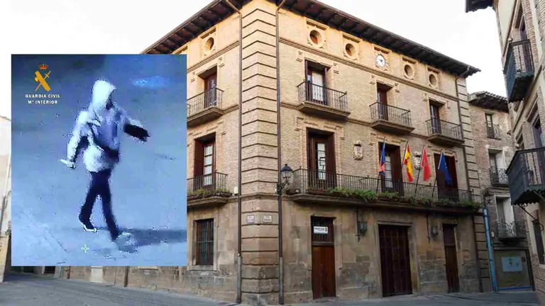 Imagen de las c&aacute;maras de seguridad que captaron al agresor sobre una foto del Ayuntamiento de Corella.