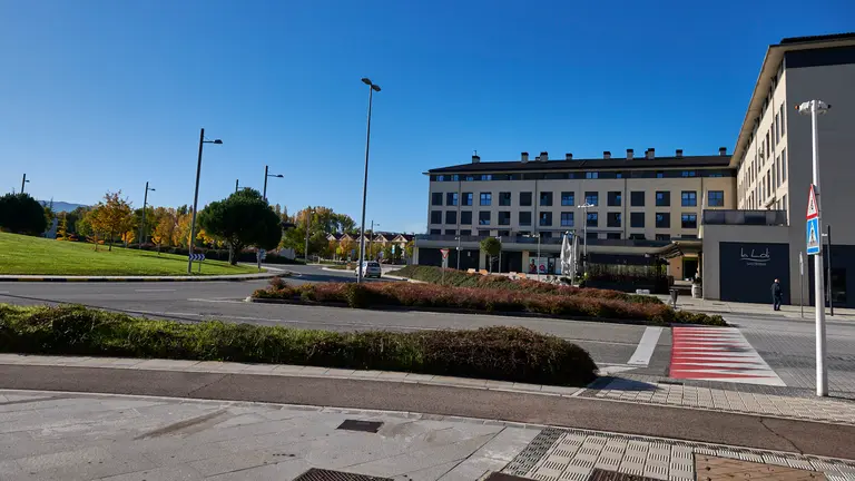Rotonda del Valle de Aranguren en Mutilva (zona entremutilvas). IRANZU LARRASOA&Ntilde;A